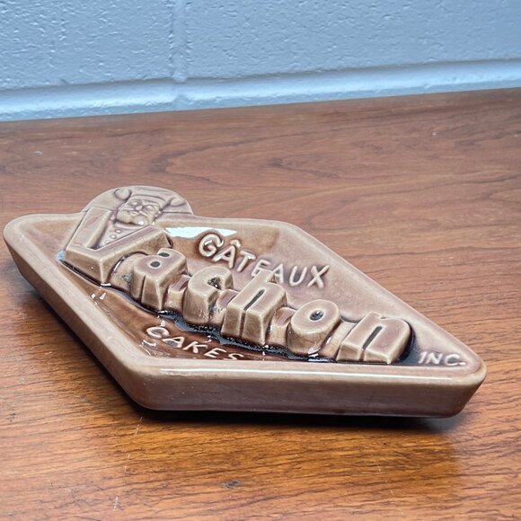 Vintage VACHON Gateau Cakes Logo Ceramic Ashtray by Beauce Canada - Picture 4 of 10